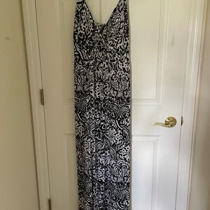 New Directions Black and White Sleeveless Maxi Gown